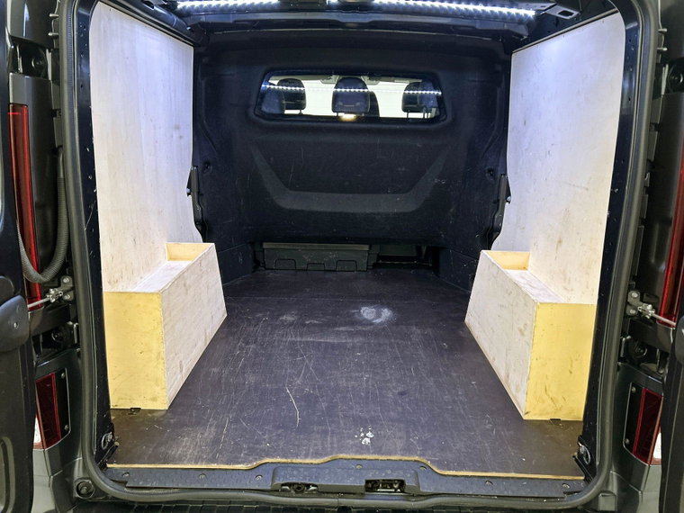 Vehicle Image 25