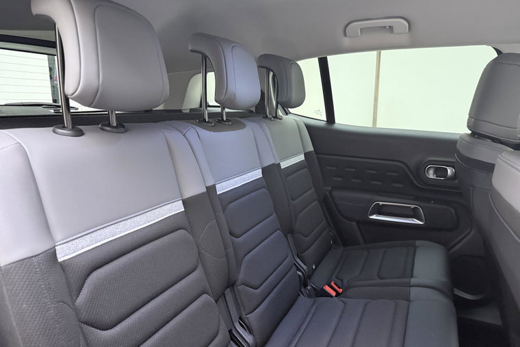 Vehicle Image 15