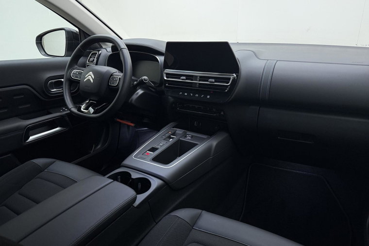 Vehicle Image 16