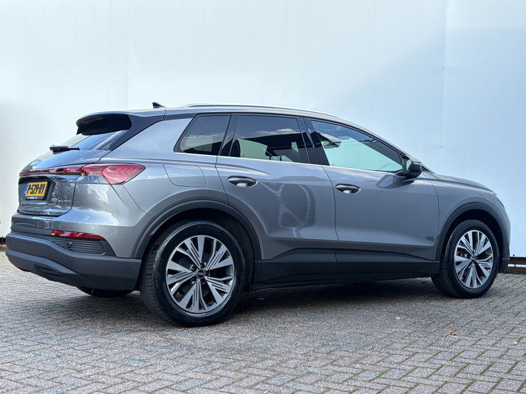 Vehicle Image 32