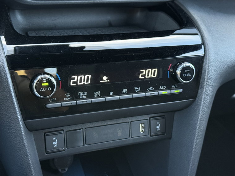 Vehicle Image 25