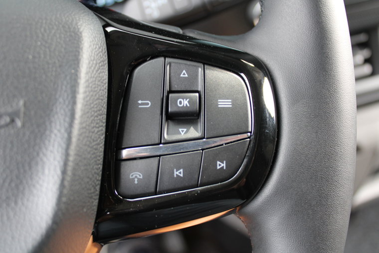 Vehicle Image 25