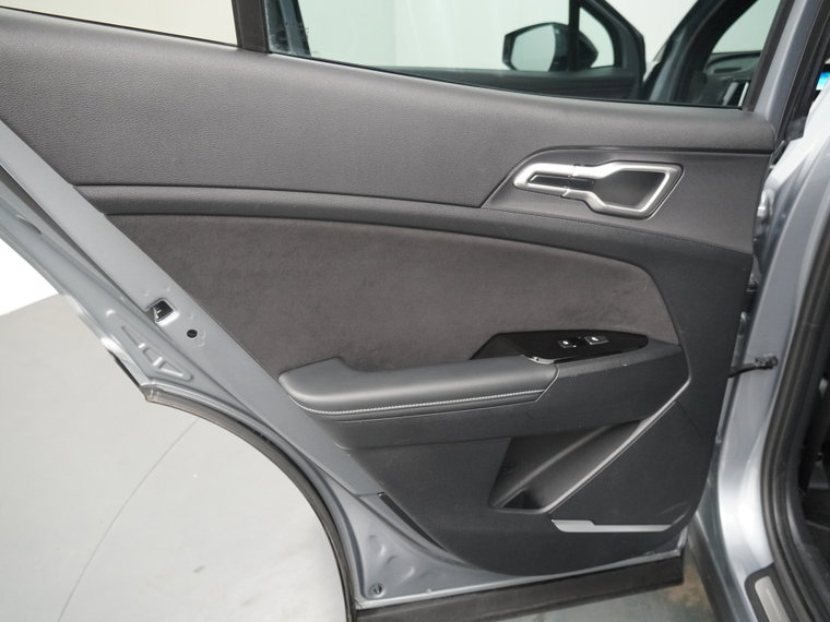 Vehicle Image 33