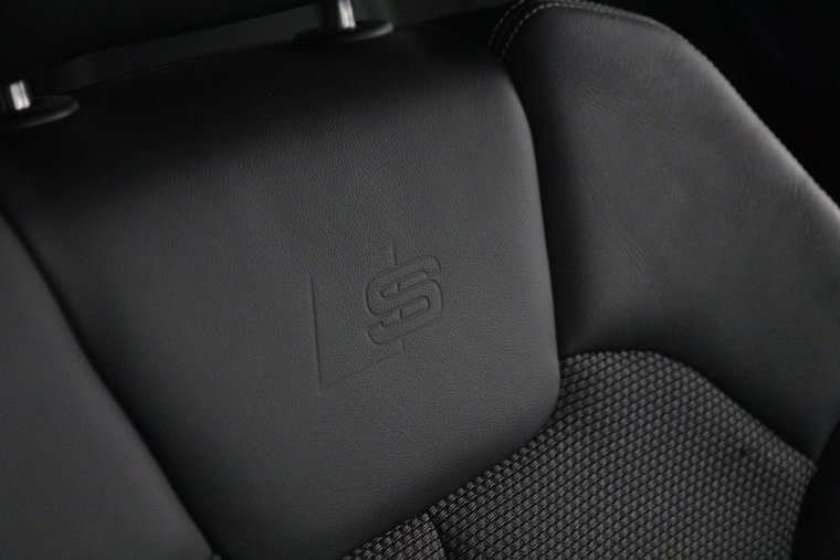 Vehicle Image 38