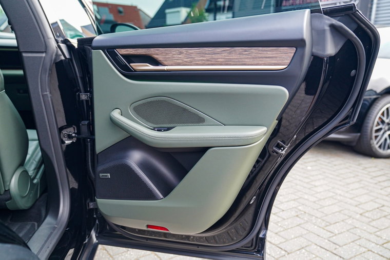 Vehicle Image 20