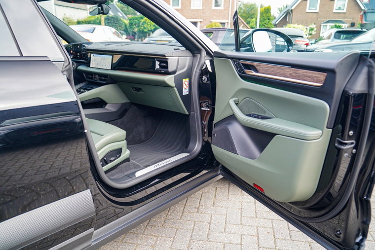 Vehicle Image 27