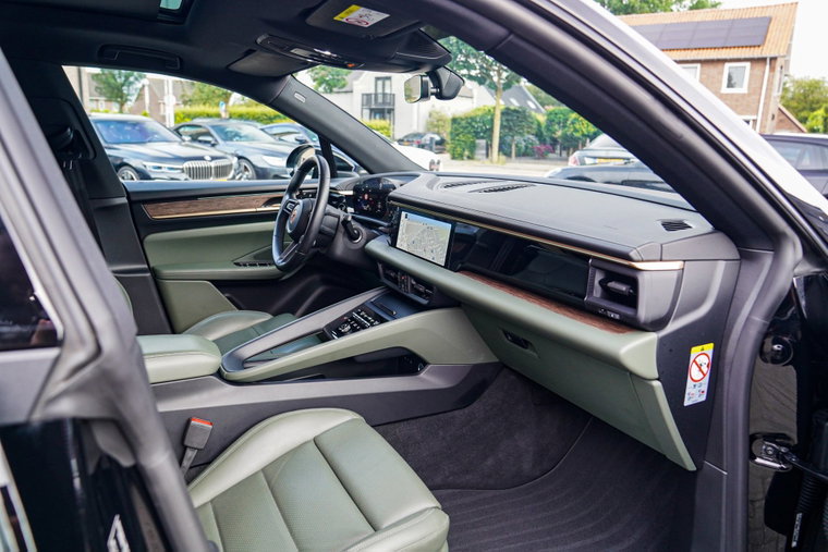 Vehicle Image 30