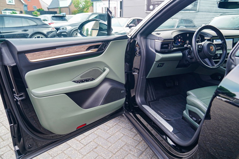Vehicle Image 31