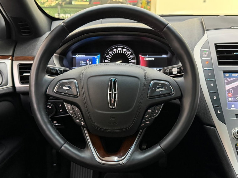 Vehicle Image 25