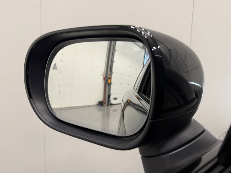 Vehicle Image 37
