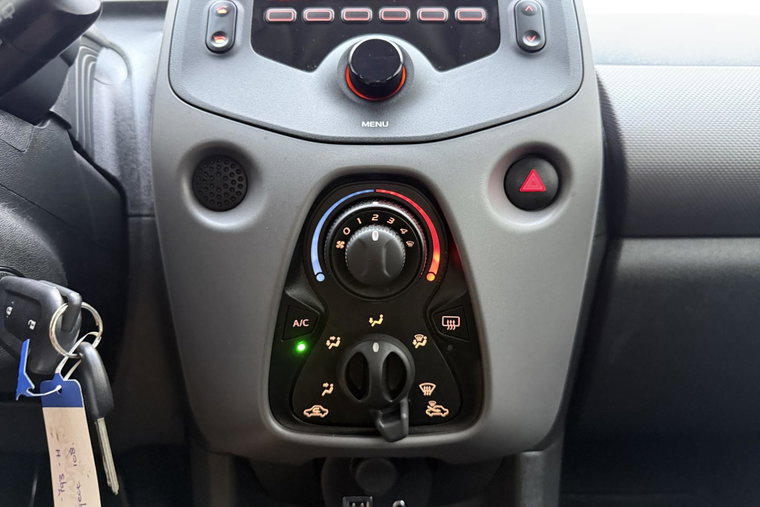 Vehicle Image 18