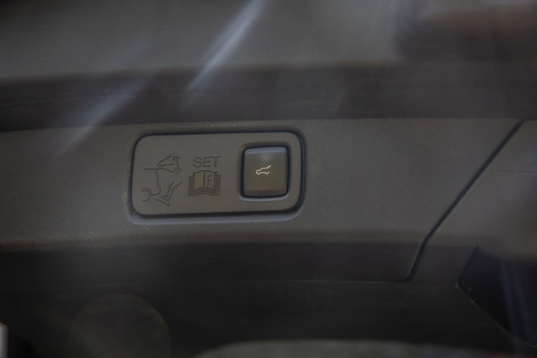 Vehicle Image 25