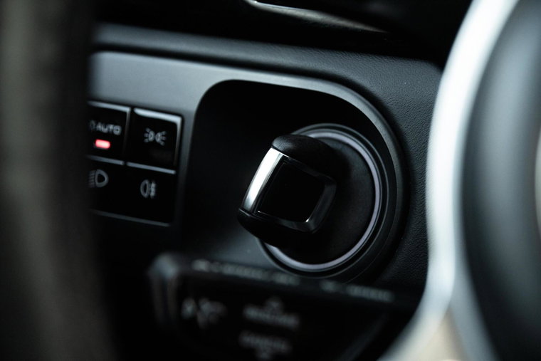 Vehicle Image 25