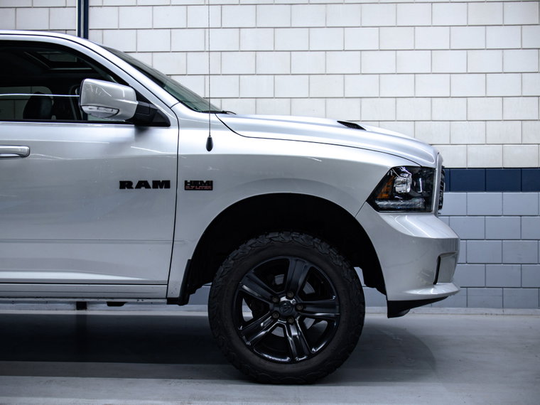 Vehicle Image 6
