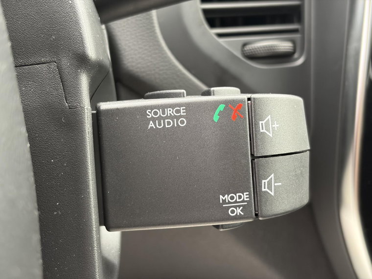 Vehicle Image 26