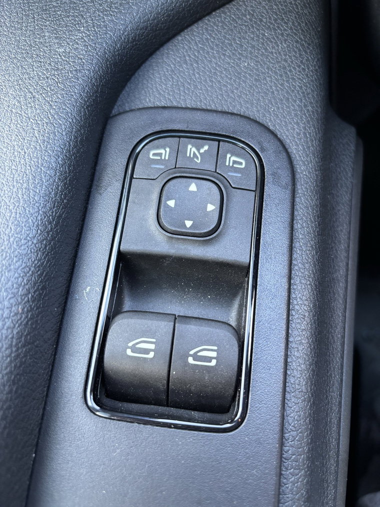 Vehicle Image 27