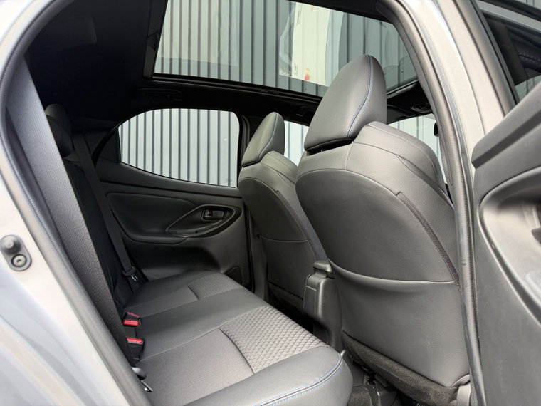 Vehicle Image 16