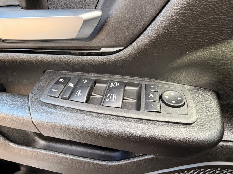 Vehicle Image 37