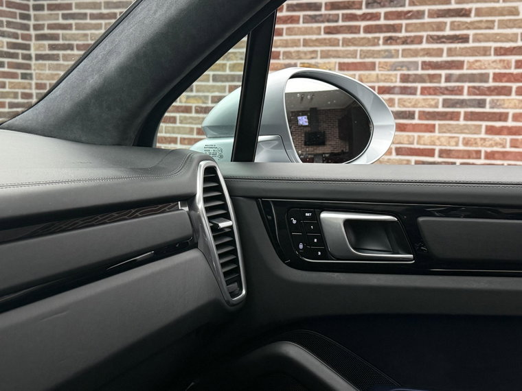 Vehicle Image 26