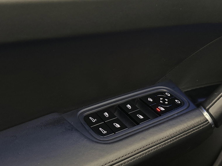 Vehicle Image 28