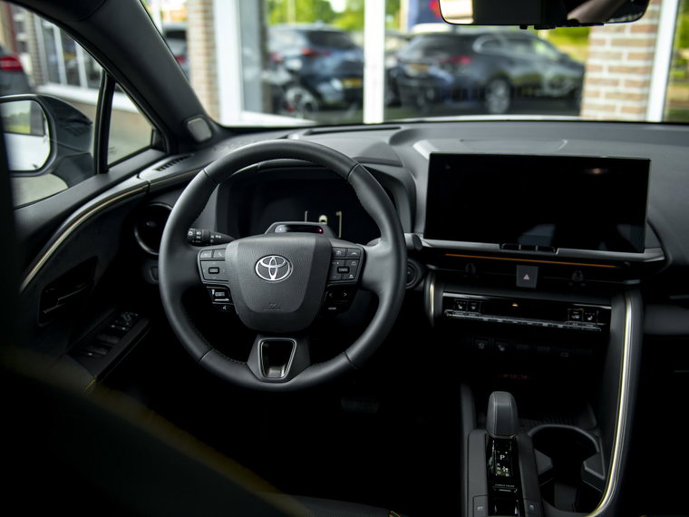 Vehicle Image 17