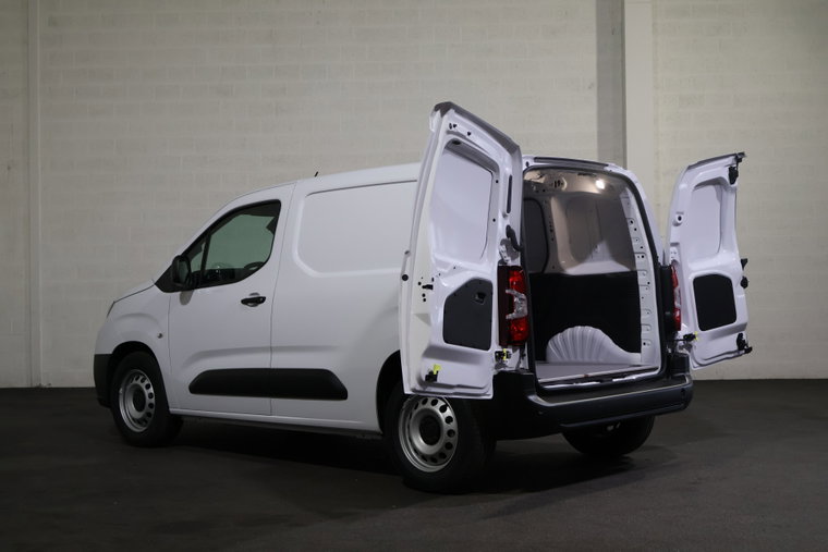 Vehicle Image 12