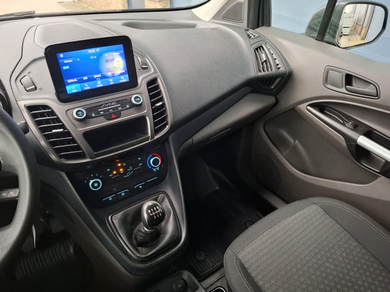 Vehicle Image 25