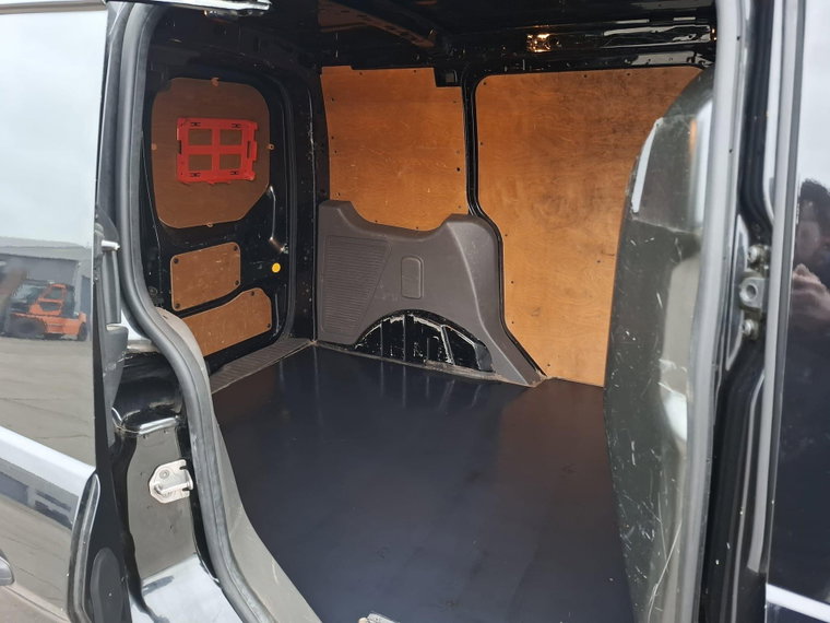 Vehicle Image 38