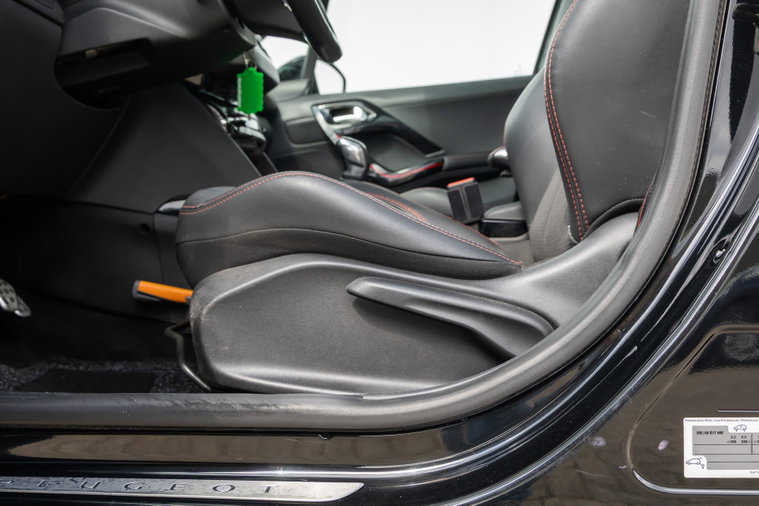 Vehicle Image 12