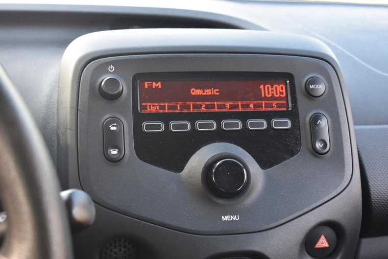 Vehicle Image 9