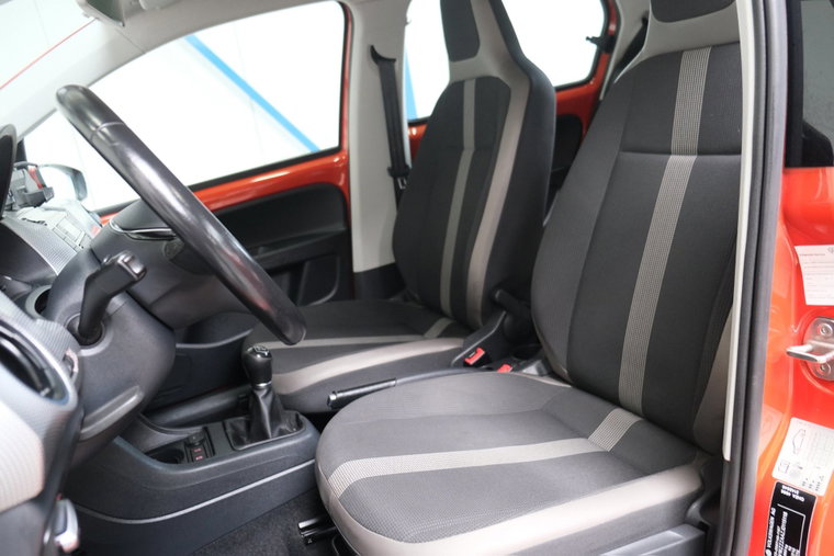 Vehicle Image 12