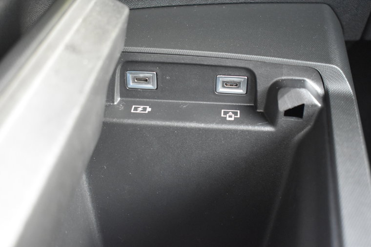 Vehicle Image 32