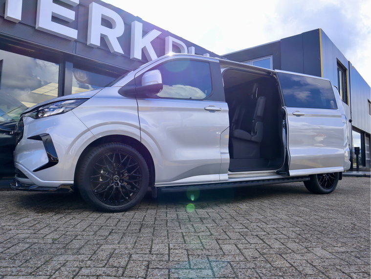 Vehicle Image 18