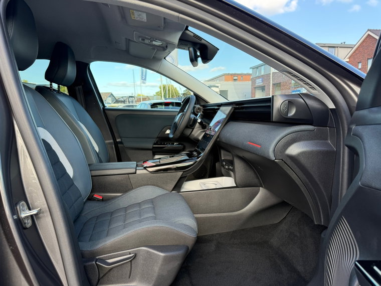 Vehicle Image 32