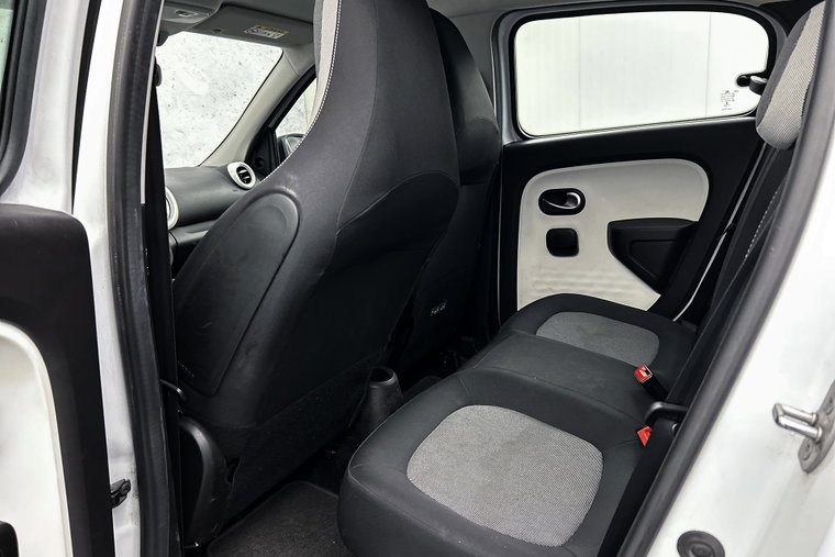 Vehicle Image 12