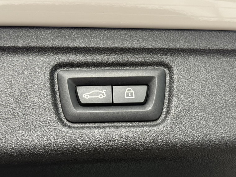 Vehicle Image 52