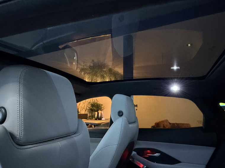 Vehicle Image 52
