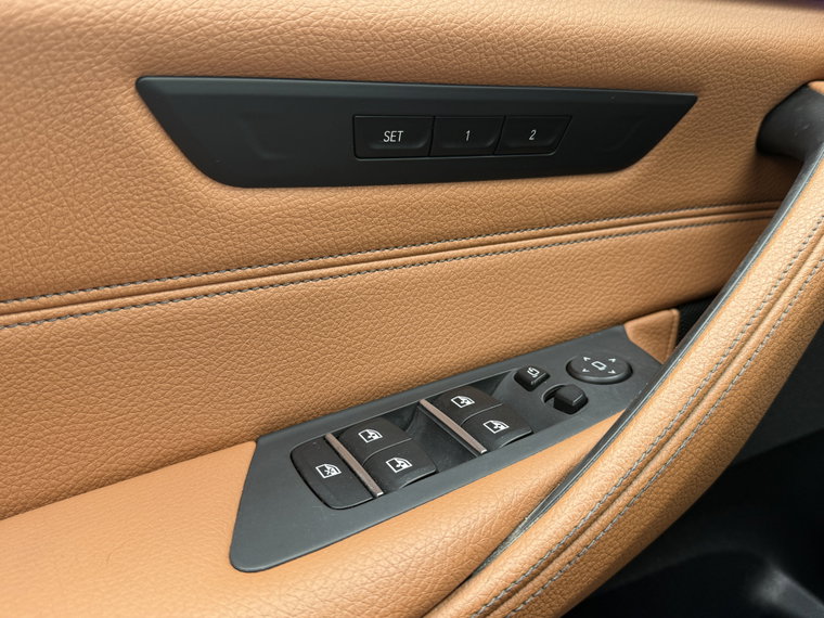 Vehicle Image 52