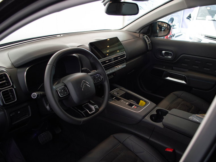 Vehicle Image 16