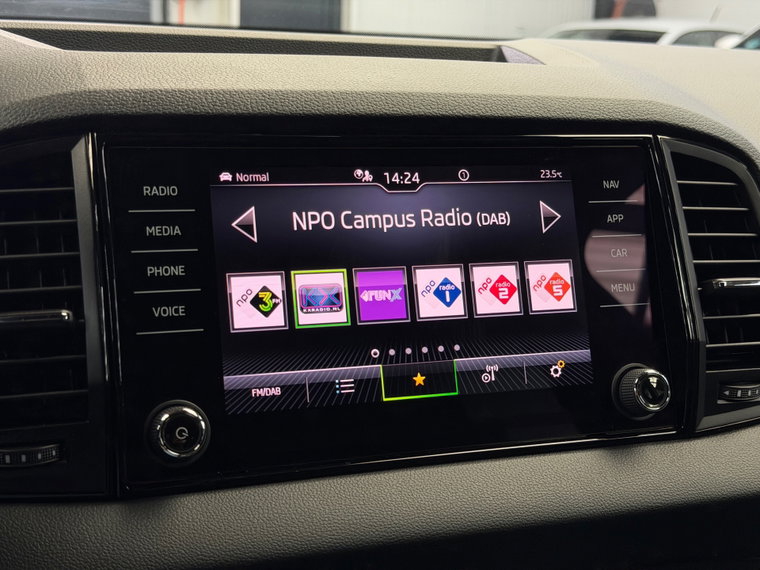 Vehicle Image 18