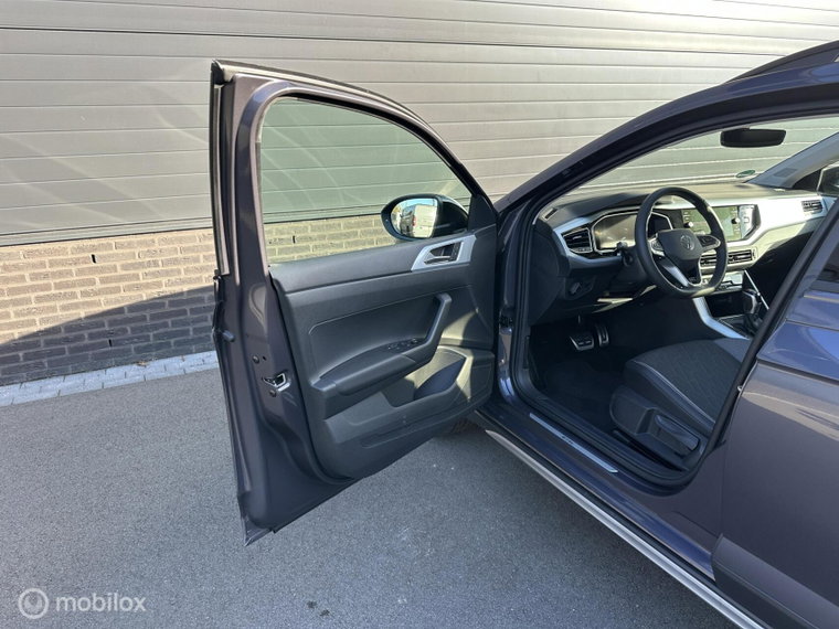 Vehicle Image 28