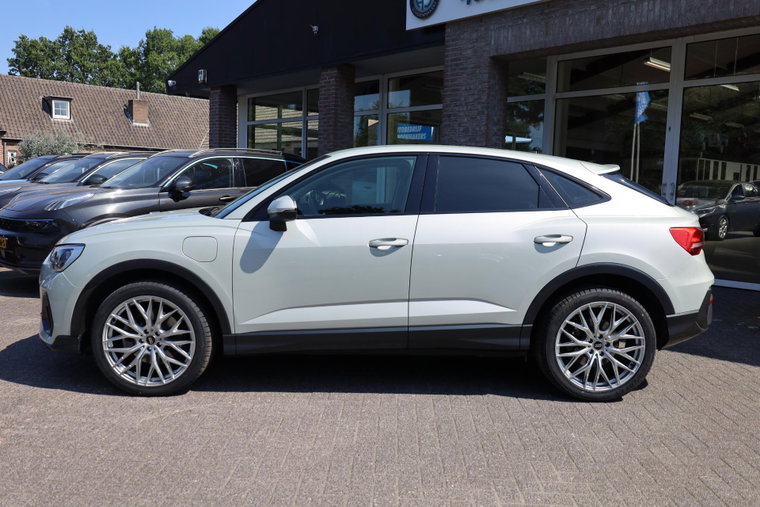 Vehicle Image 45