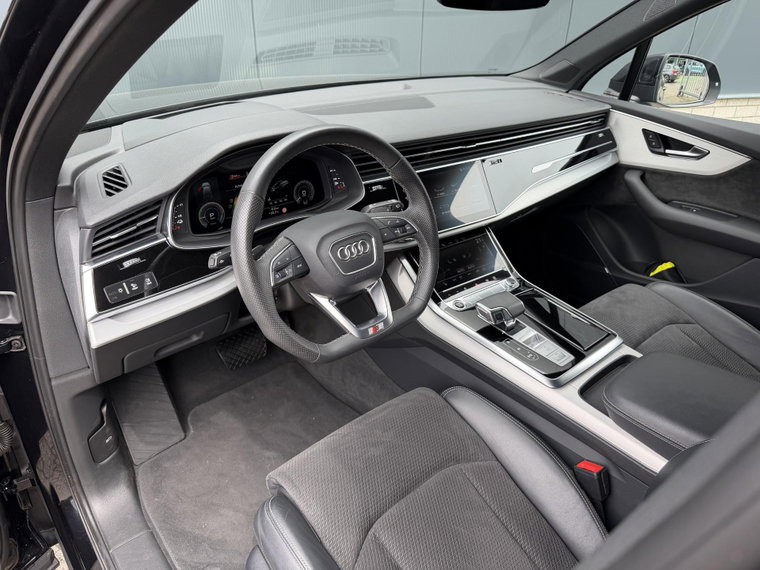 Vehicle Image 32