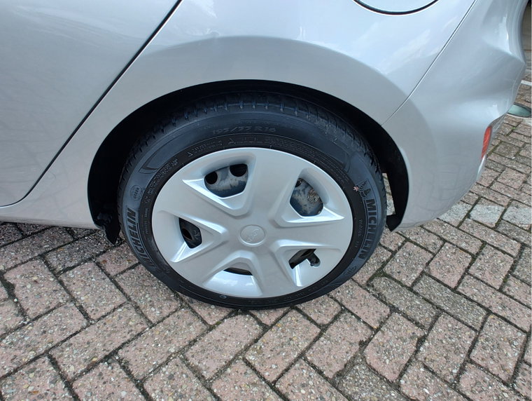 Vehicle Image 22