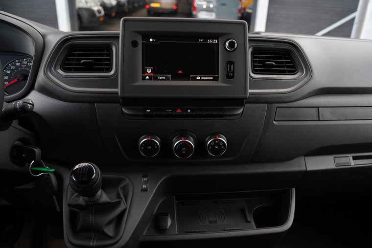 Vehicle Image 32