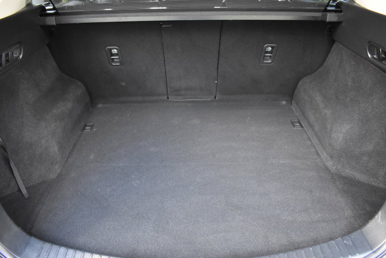 Vehicle Image 32