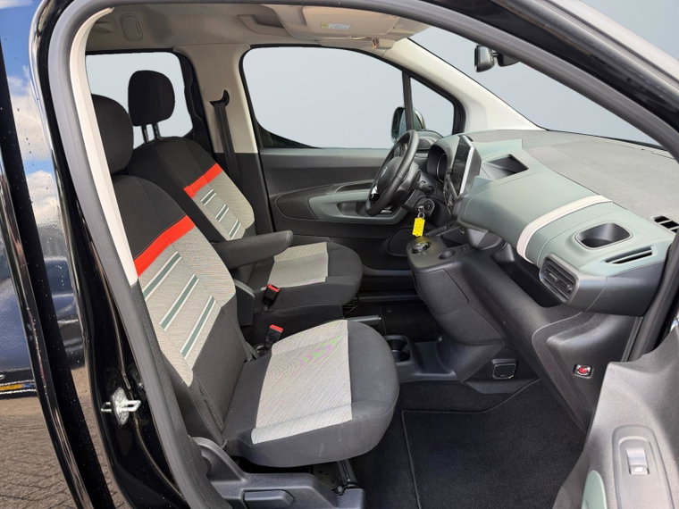 Vehicle Image 12