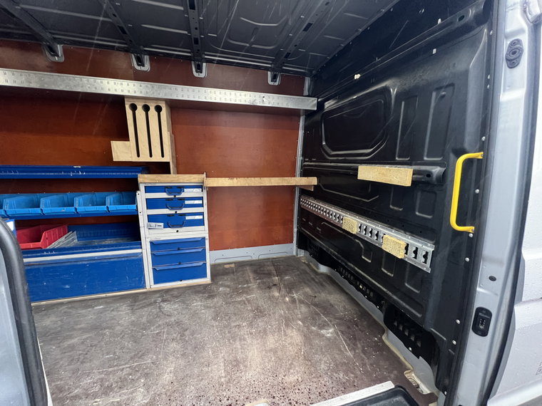 Vehicle Image 38