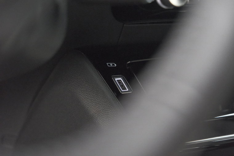 Vehicle Image 25