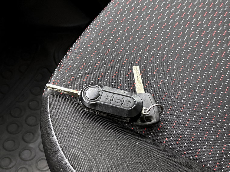 Vehicle Image 25